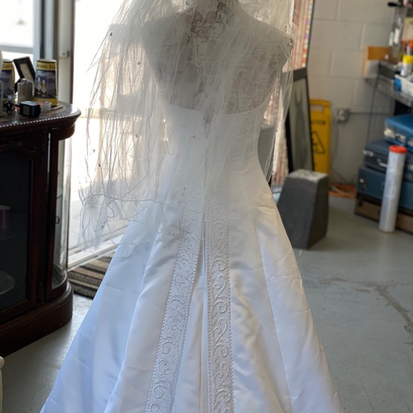 Demetrios wedding dress size